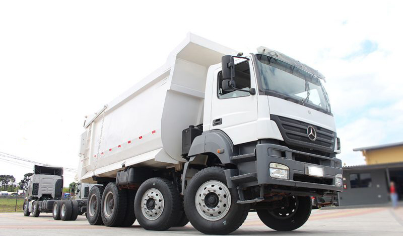 MERCEDES BENZ MB4144 2009 –8X4– CAÇAMBA PASTRE MEIA CANA 25M³ – 6 CC