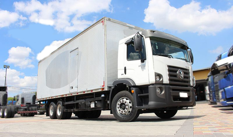 VOLKSWAGEN 24 280 2015 –6X2– BAÚ 8,5 M – 6CC