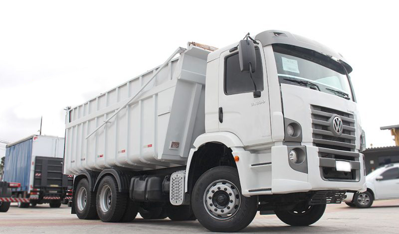 VOLKSWAGEN 31 330 2014 –6X4– CAÇAMBA COMUM BASCO 16³ – 6CC