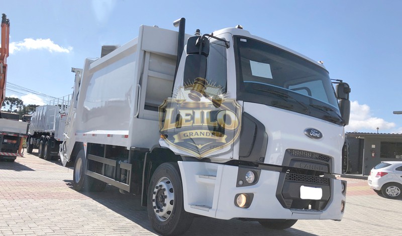 FORD CARGO1723 2013 – 4X2 – COMPACTADOR DE LIXO – 6CC