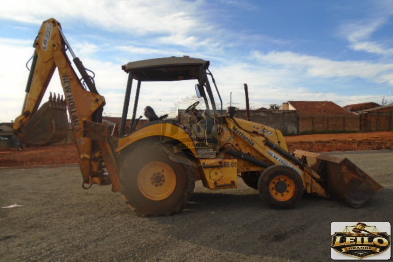 NEW HOLLAND LB90 2011