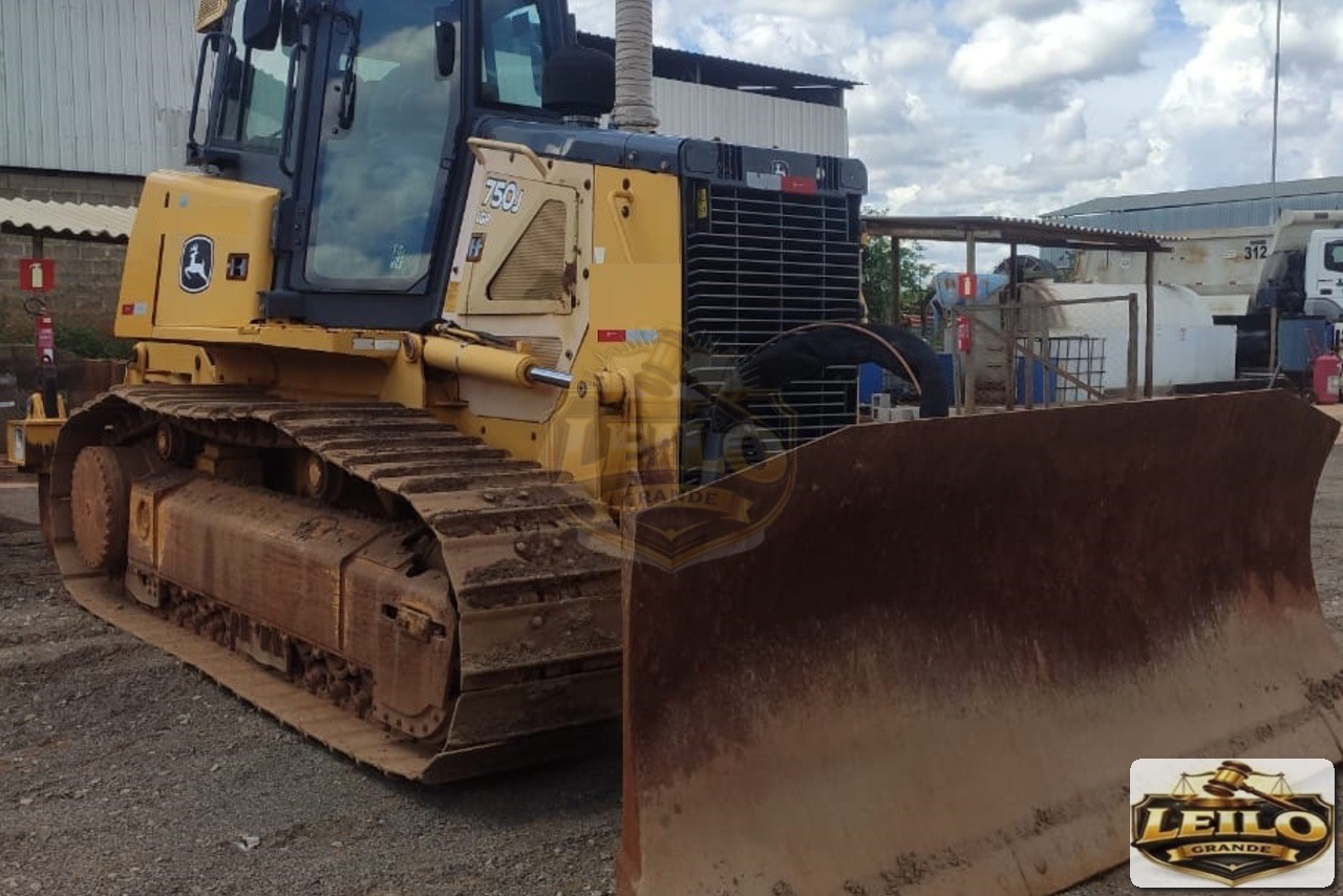 JOHN DEERE 750J 2015