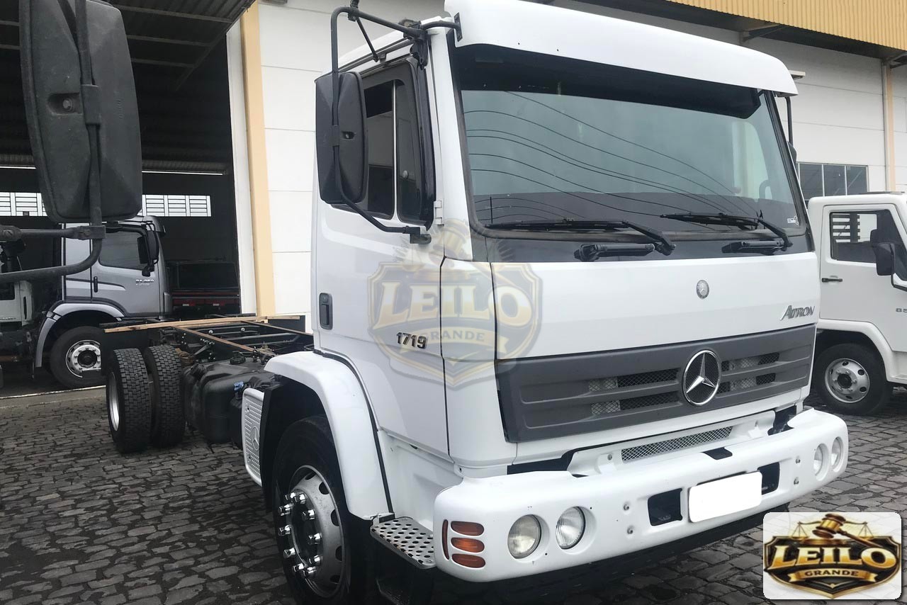 MERCEDES BENZ MB1719 2013