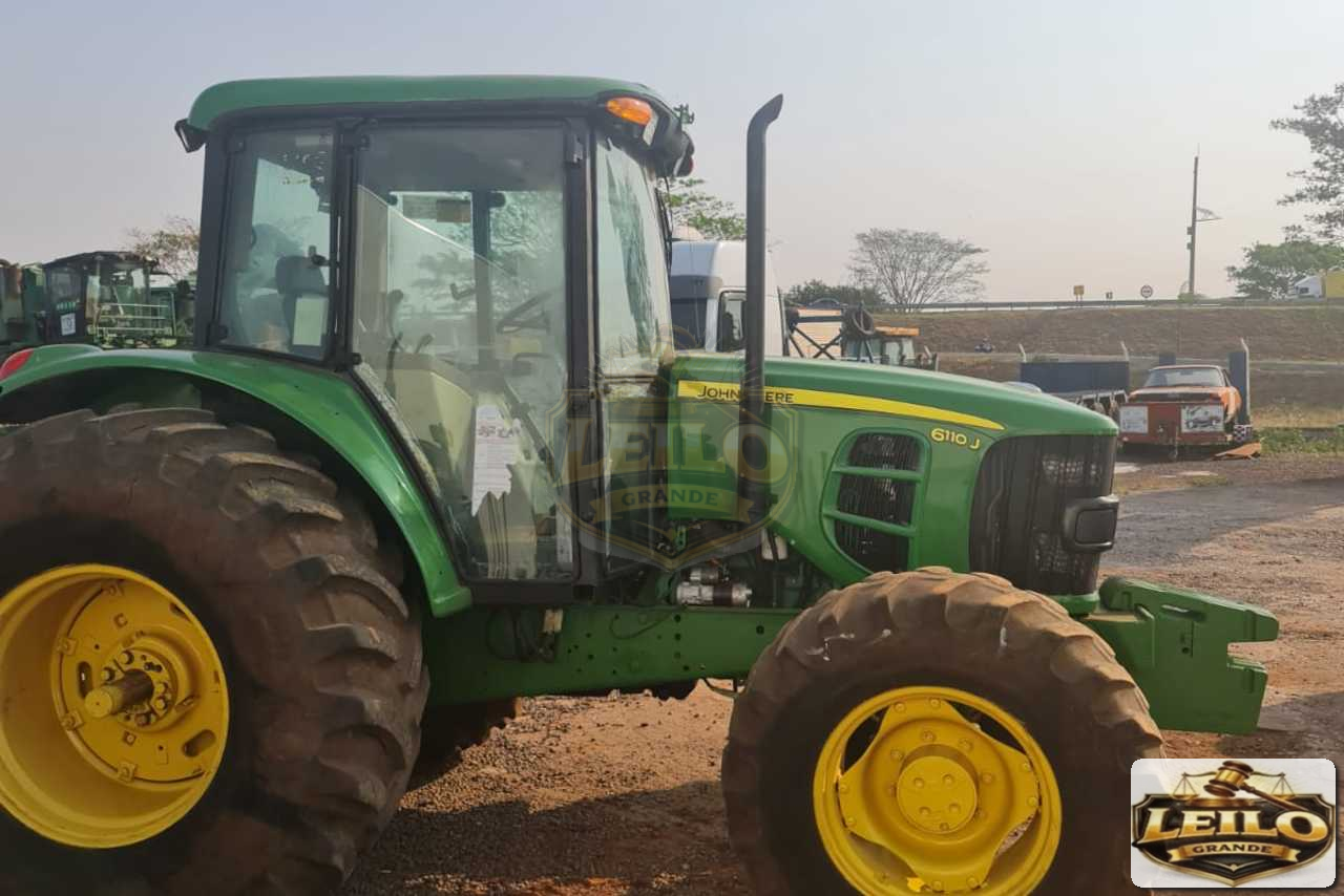 JOHN DEERE 6110J 2010