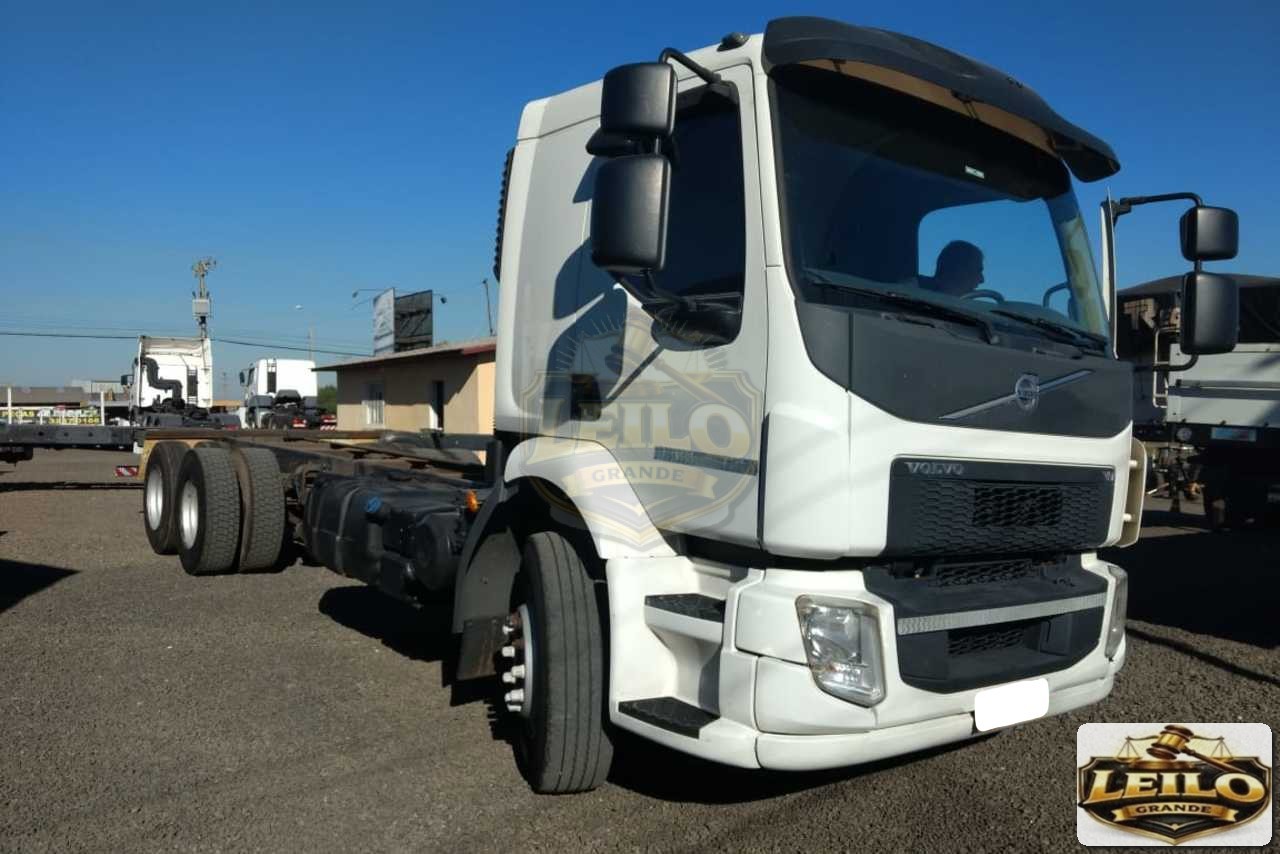 VOLVO VM 270 2015